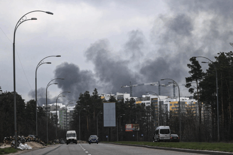 Alcalde de Kiev aseguró que hay al menos un muerto y varios civiles heridos tras explosiones de este sábado