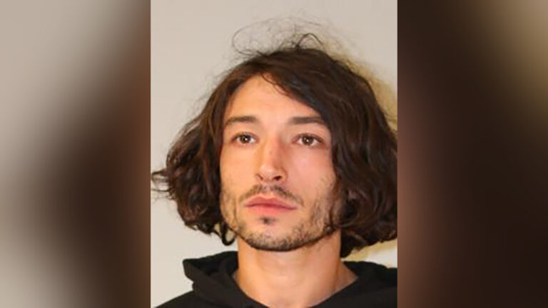 Por segunda vez en el año: Ezra Miller fue arrestado en Hawái por agresión