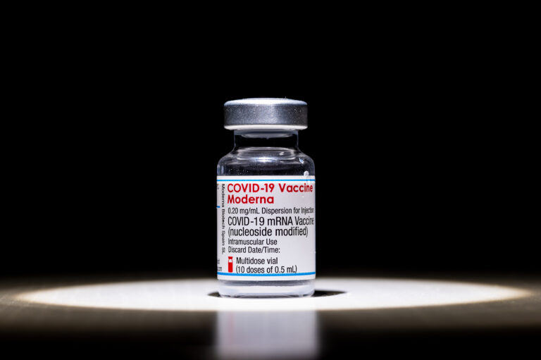 Moderna pide a la FDA que autorice su vacuna contra el COVID-19 para niños menores de 6 años