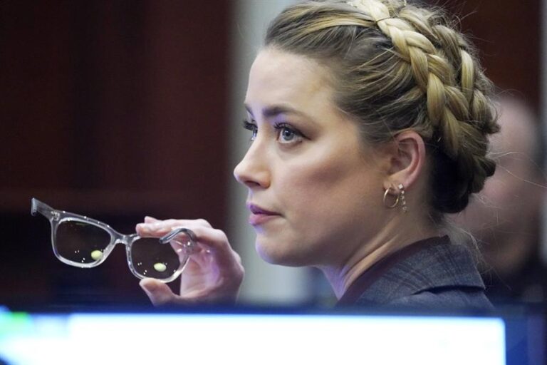 Amber Heard despidió a su equipo de relaciones públicas por 