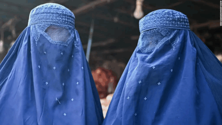 Decreto talibán ordena a las mujeres en Afganistán a cubrirse el rostro