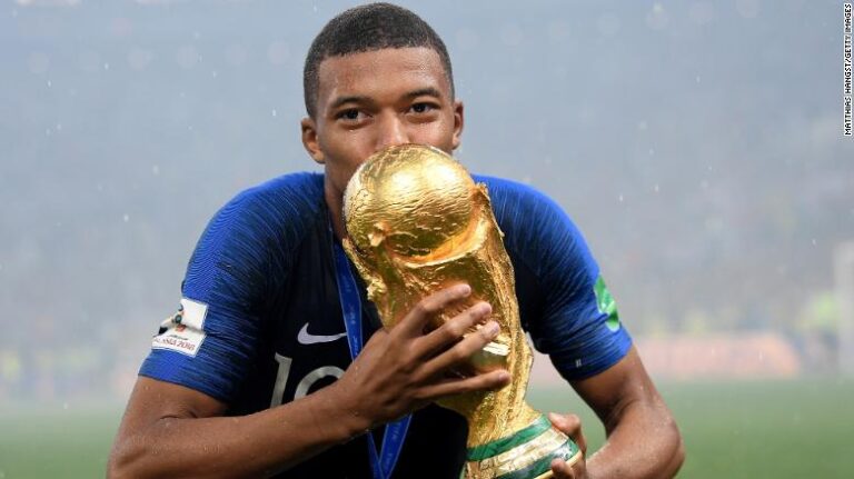 Mbappé rechazó al Real Madrid y firmó hasta 2025 con el PSG