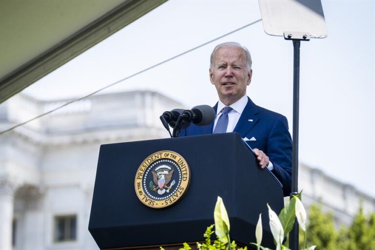 Biden llamó a enfrentar el 