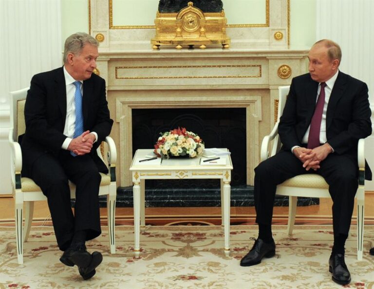 Líderes de Finlandia apoyan adhesión a la OTAN pese a advertencias de Putin