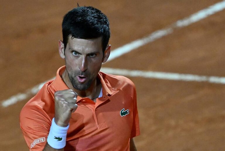 Djokovic conquista Roma tras aplastante triunfo sobre Tsitsipas en el Masters