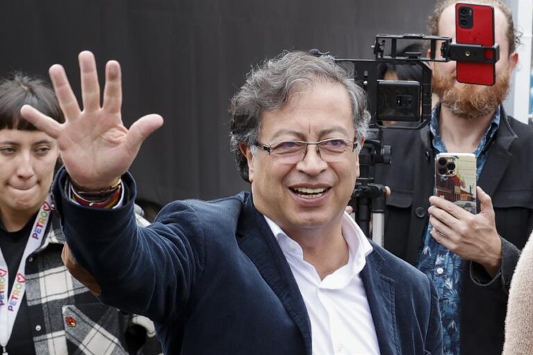 Justicia española admitió denuncia contra candidato colombiano Gustavo Petro por secuestro de periodista