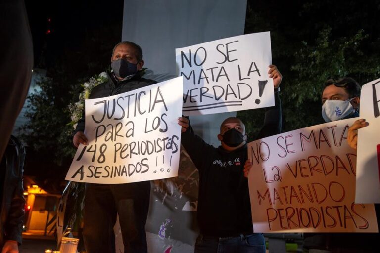 Comisión de DD.HH. de México ve necesaria política para proteger a periodistas