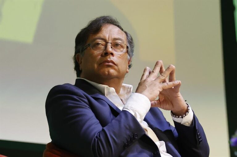 Colombia: Gustavo Petro rompe el empate técnico y pasa a liderar la intención de voto una semana del balotaje