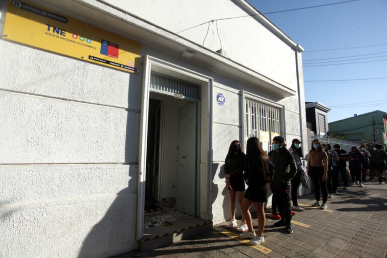 Gobierno realizó llamado urgente a revalidar TNE: Revisa cómo hacer el trámite en todo Chile