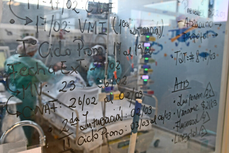 OMS cifra en 15 millones las muertes por COVID-19 en el mundo, el doble de lo que se había calculado inicialmente