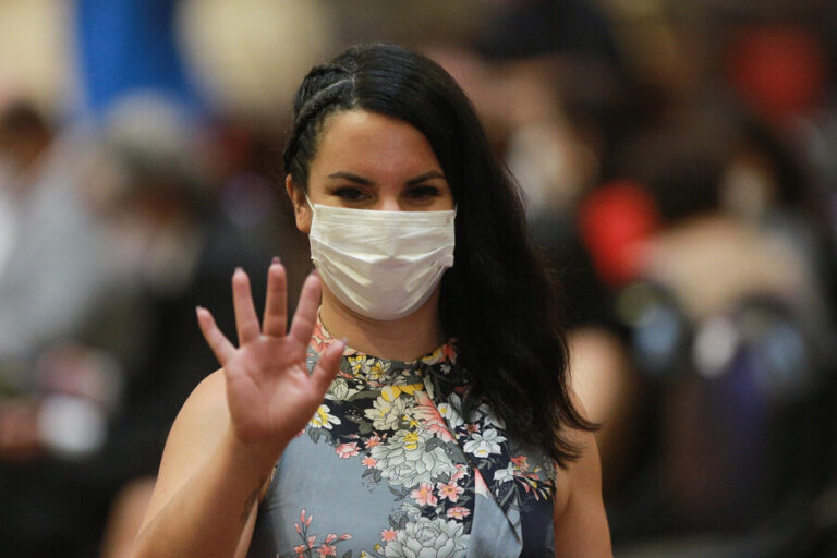 Convencional Manuela Royo se querelló por amenazas de muerte: Autor tiene suspensión por amenazar a ministra Siches