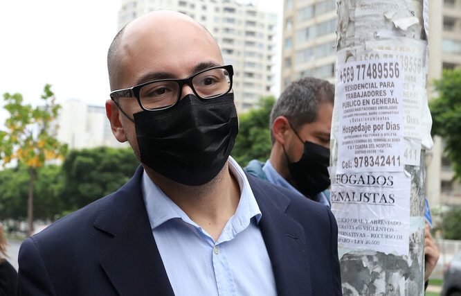 Decretan prisión preventiva para Nicolás López: Ya ingresó a Santiago 1