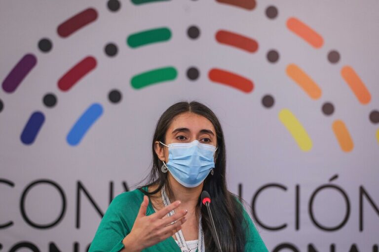 Convención: Quinteros planteó posible reapertura del debate sobre invitación de ex presidentes al acto de cierre