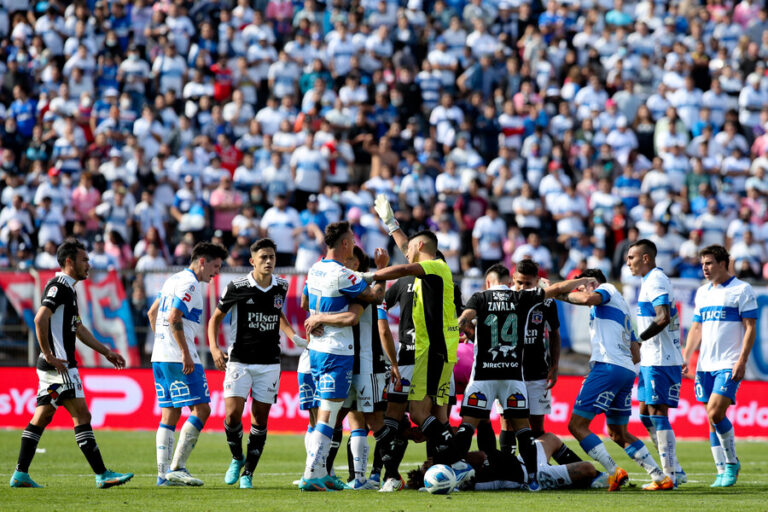 Universidad Católica recibe sanción tras incidentes en duelo contra Colo Colo