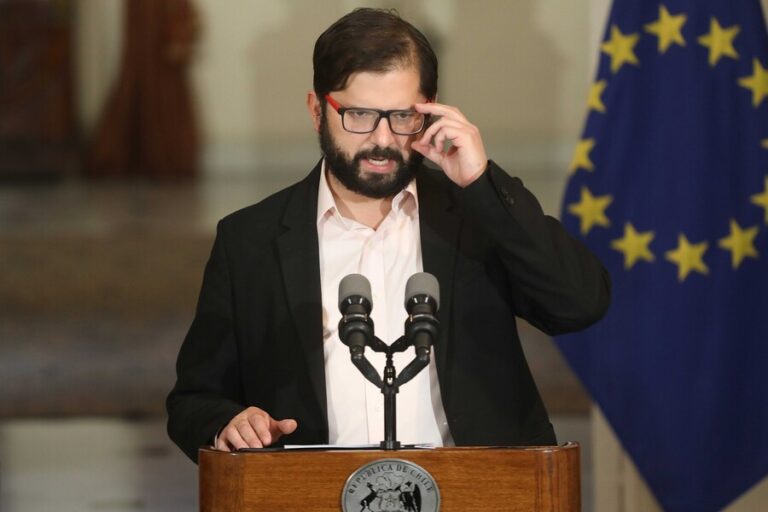 Cadem: Aprobación del Presidente Boric alcanzó el 38%