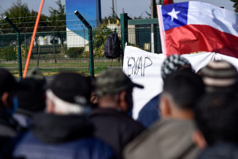 Trabajadores desmienten a ENAP: Acusan que no hay acuerdo formal y niegan ingreso de personal a la planta