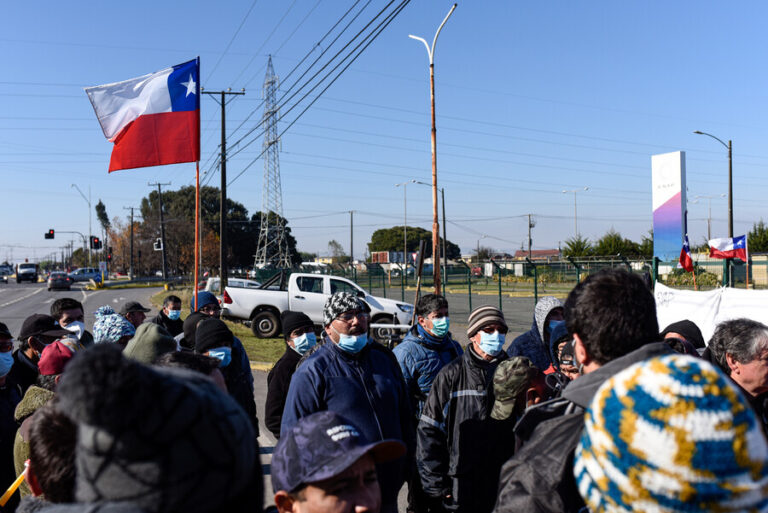 Subcontratistas de Enap mantendrán bloqueo de la refinería Biobío a la espera de la conformación de mesas de diálogo
