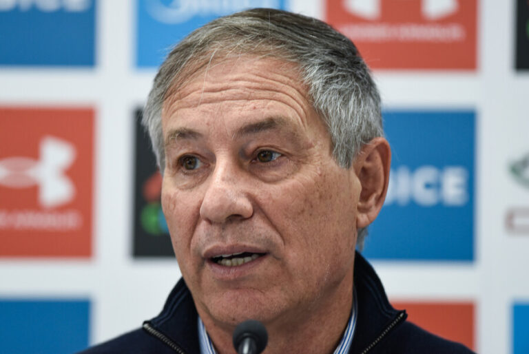 Ariel Holan dio positivo a COVID-19 y no dirigirá a la UC ante Flamengo