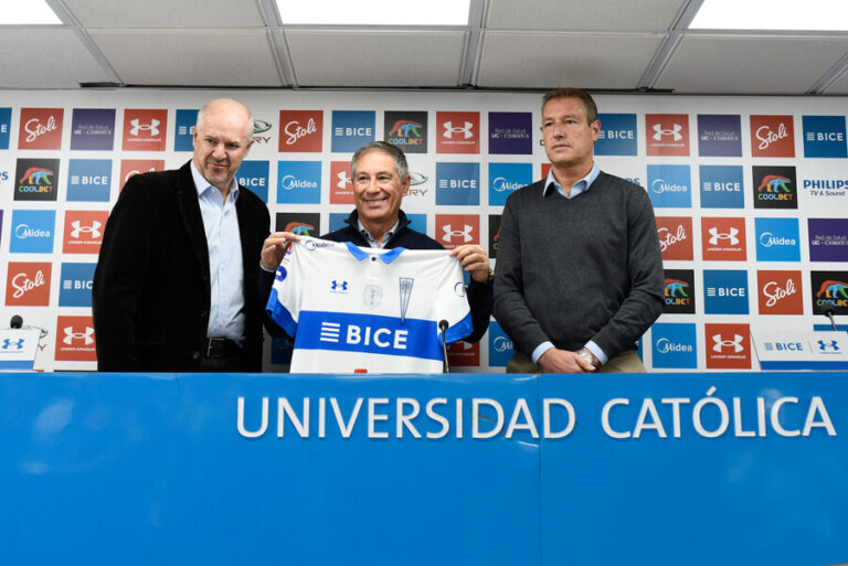 Ariel Holan es presentado oficialmente como el nuevo entrenador de la UC: 