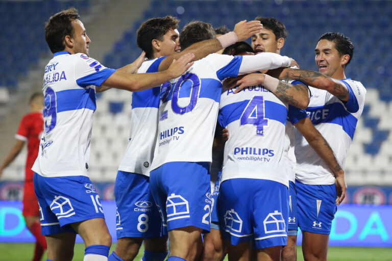 Universidad Católica volvió a los abrazos de la mano de Ariel Holan y un inspirado Fernando Zampedri