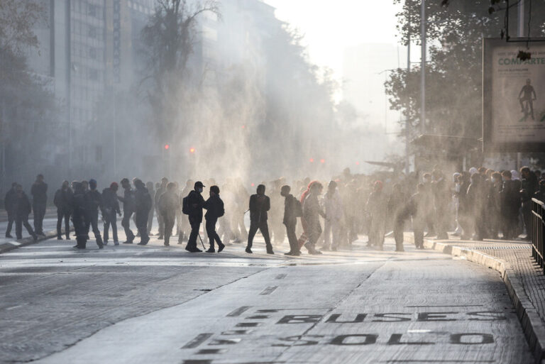 Diputados UDI piden al Ejecutivo querellarse contra estudiantes que interrumpieron el tránsito en la Alameda