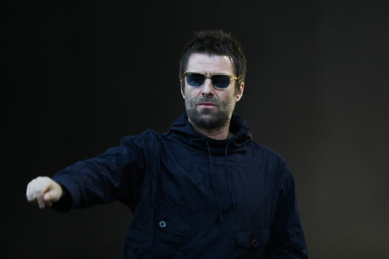 Liam Gallagher vuelve a marcar distancia con The Beatles: “Oasis los orina en todo”