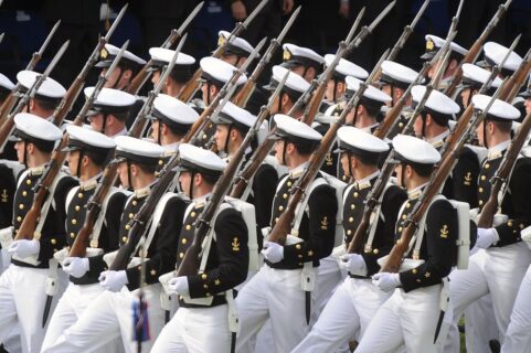 Gobierno anuncia querella contra responsables de robo de fusiles de guerra de la Armada