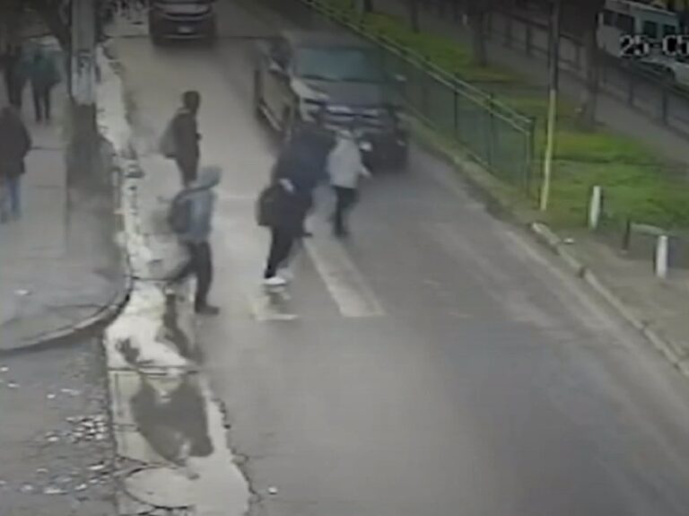 Mujer murió atropellada cuando iba a dejar a su hijo al colegio en Maipú
