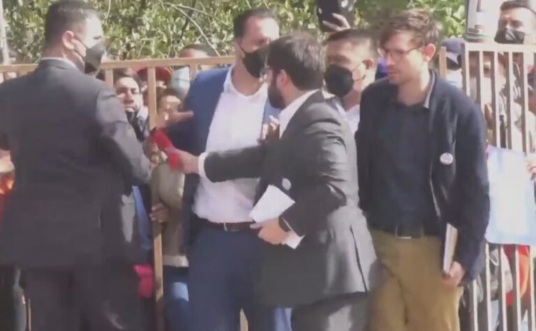 Persona que lanzó piedra contra presidente Boric pidió disculpas y deberá cumplir con trabajos comunitarios