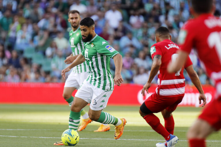 El Betis de Pellegrini mantiene la ilusión de clasificar a la Champions tras vencer al Granada por 2-0
