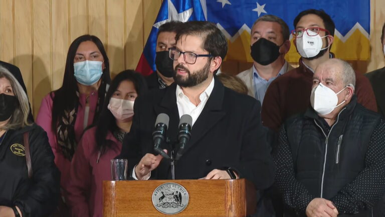 Boric anuncia que plan para zonas extremas será permanente y administrado por gobiernos regionales