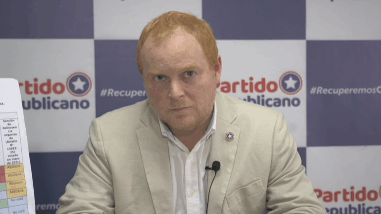 Senador Edwards y acuerdo de seguridad nacional: 