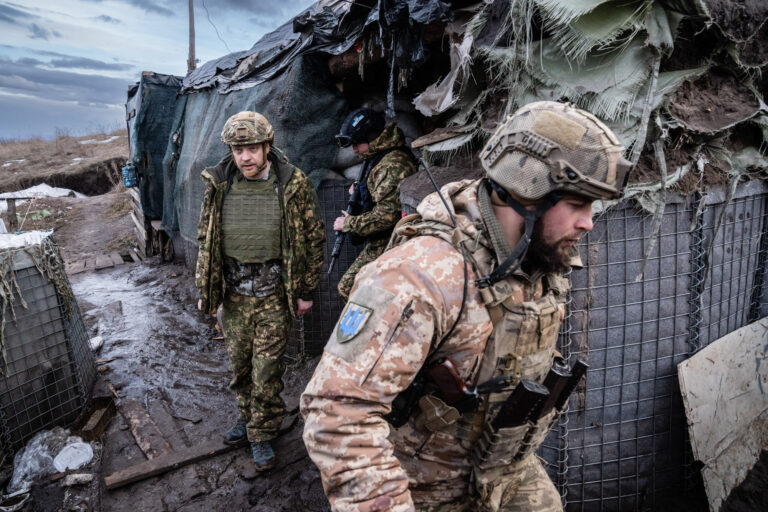 Ucrania ofrece a Rusia un intercambio de prisioneros de guerra para recuperar a los heridos en Azovstal