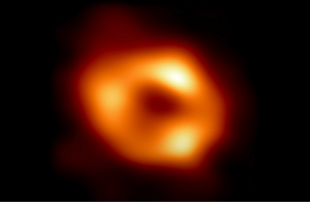 Astrónomos logran capturar la primera imagen de un agujero negro supermasivo ubicado en el centro de la Vía Láctea