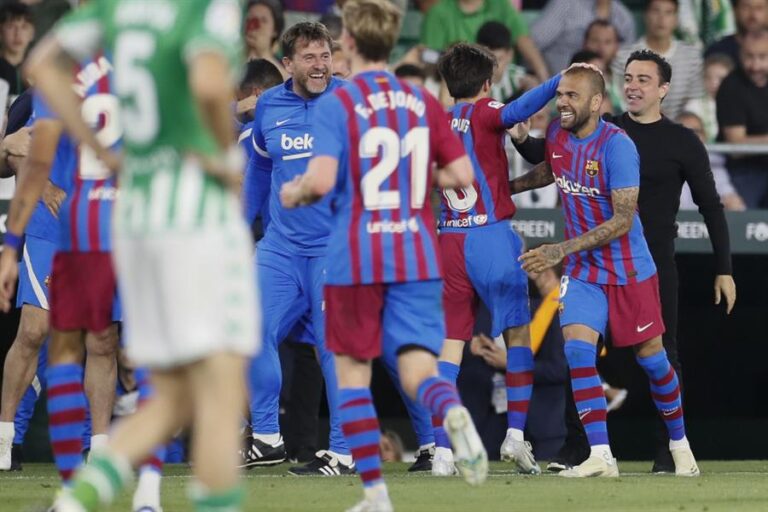 Barcelona se impone ante el Real Betis y lo aleja de la Champions League