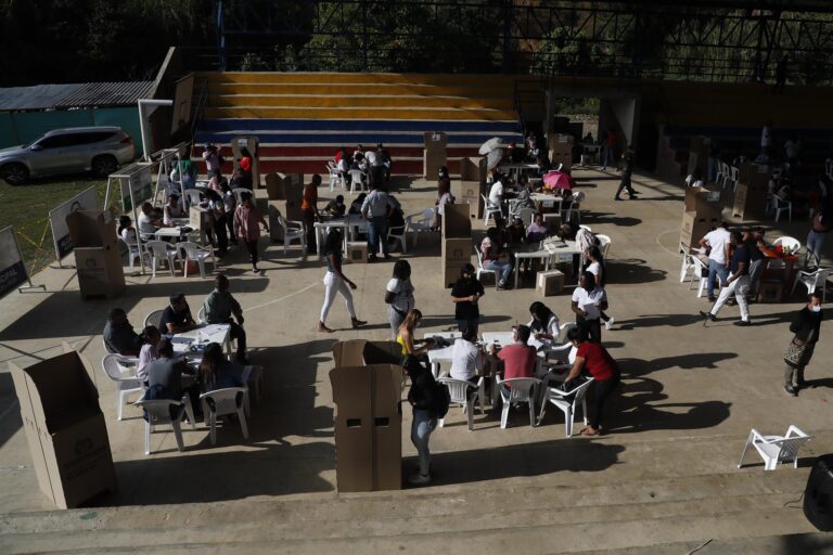 Petro, Gutiérrez o Hernández: Colombia define hoy su elección presidencial