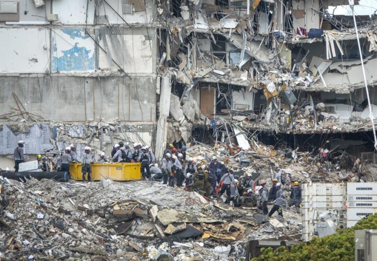Familiares de víctimas del derrumbe ocurrido en un edificio de Miami en 2021 cerraron un acuerdo que podrá fin a demanda
