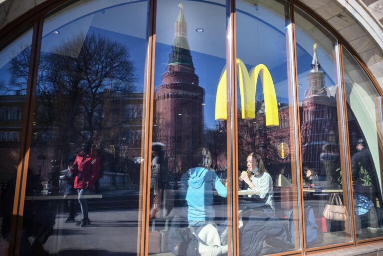 McDonald's se retira de Rusia por la guerra en Ucrania: 