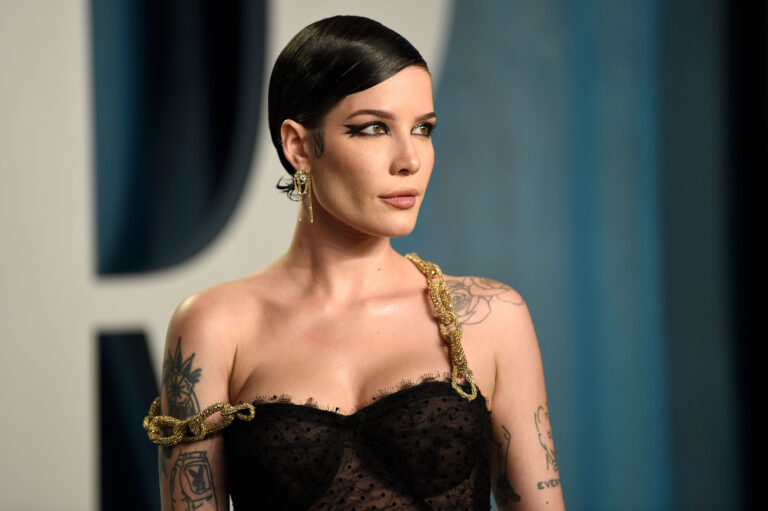 Halsey revela su delicado estado de salud tras ser madre: 