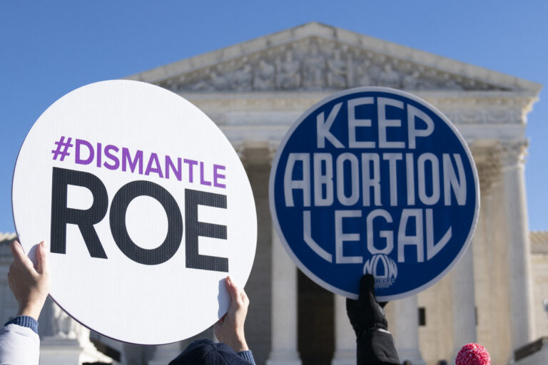 Corte Suprema de Estados Unidos podría anular el derecho al aborto, según borrador filtrado