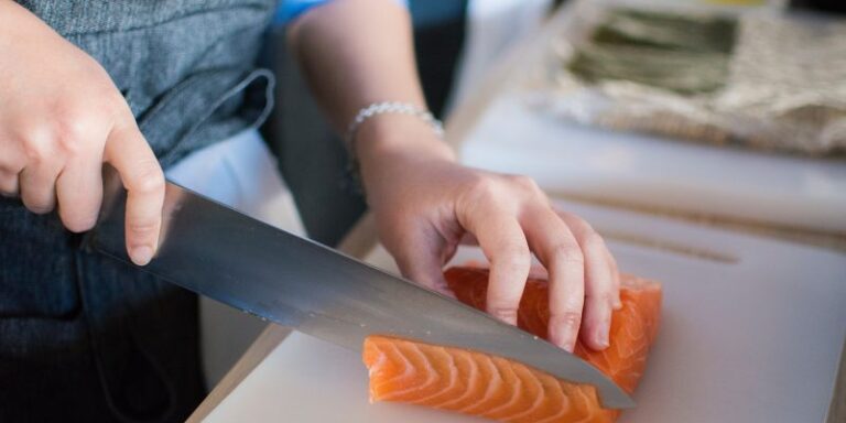 Uso de antibióticos en la industria salmonera aumentó en 2021: Sernapesca advierte que el 54% corresponde a Aysén