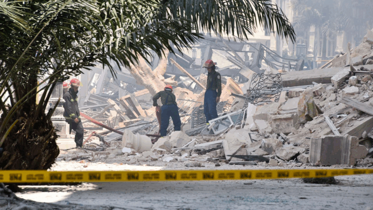 Suben a 32 los fallecidos tras explosión de un hotel en el centro histórico de La Habana