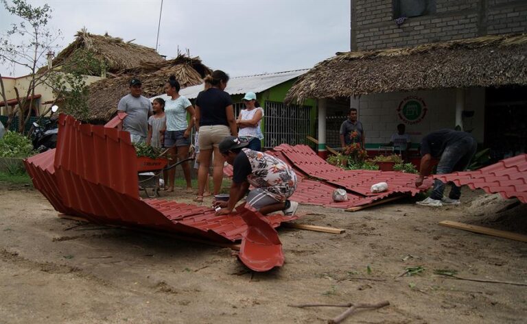 Autoridades reportan 9 muertos y 4 desaparecidos tras paso del Huracán Agatha en México