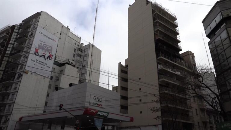 Argentina: Al menos 35 heridos y 5 muertos dejó un incendio en un edificio de Buenos Aires