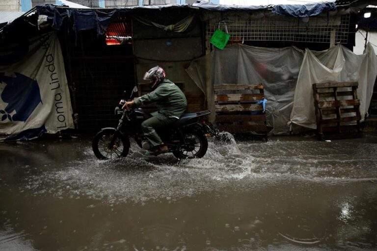 Aumentan a ocho los fallecidos a causa de lluvias en El Salvador