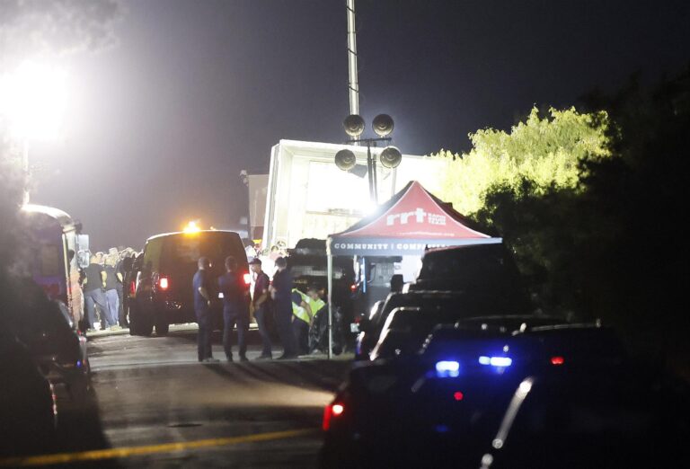 Identifican a dos sospechosos por muerte de 51 migrantes en camión de Texas