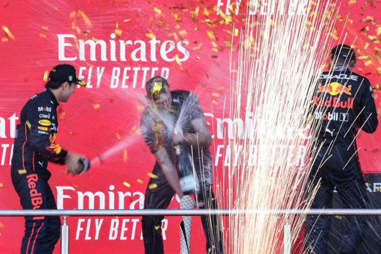 Fórmula 1: Max Verstappen y Sergio “Checo” Pérez se quedaron con el Gran Premio de Azerbaiyán