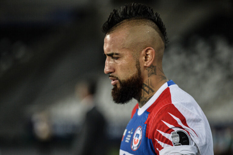Arturo Vidal amplía querella contra su primo por administración desleal y negociación incompatible