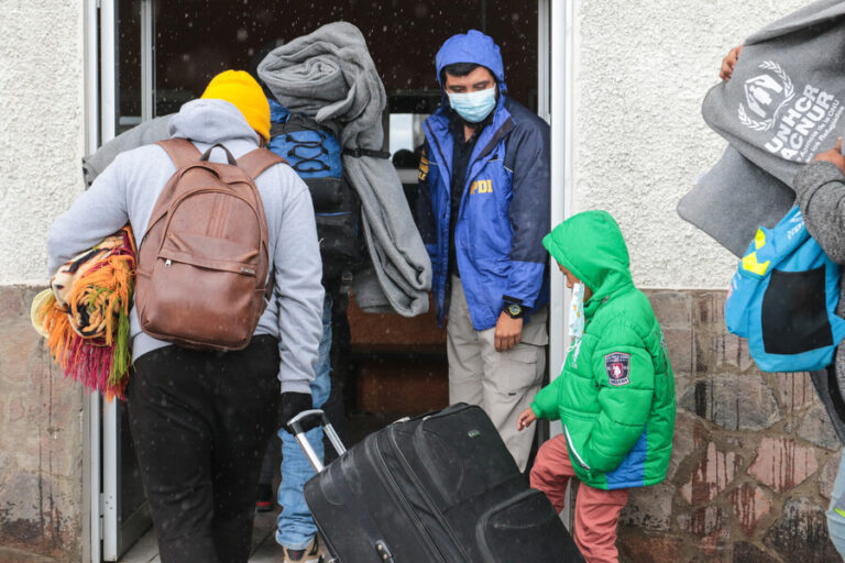 Columna de Andrés Echeverría y Carolina Soto: El desafío de la protección de la niñez migrante y refugiada