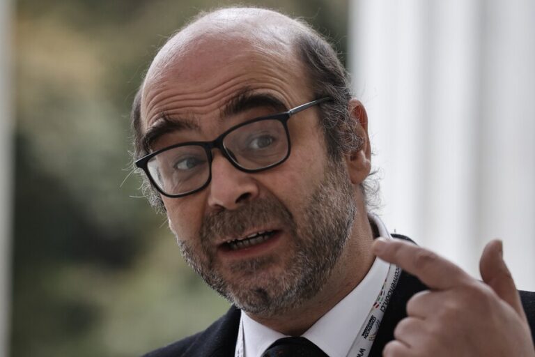 Fernando Atria y polémica por acto final de la CC: 